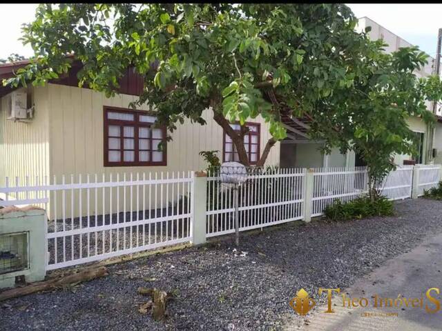 Casa para Venda em Penha - 2