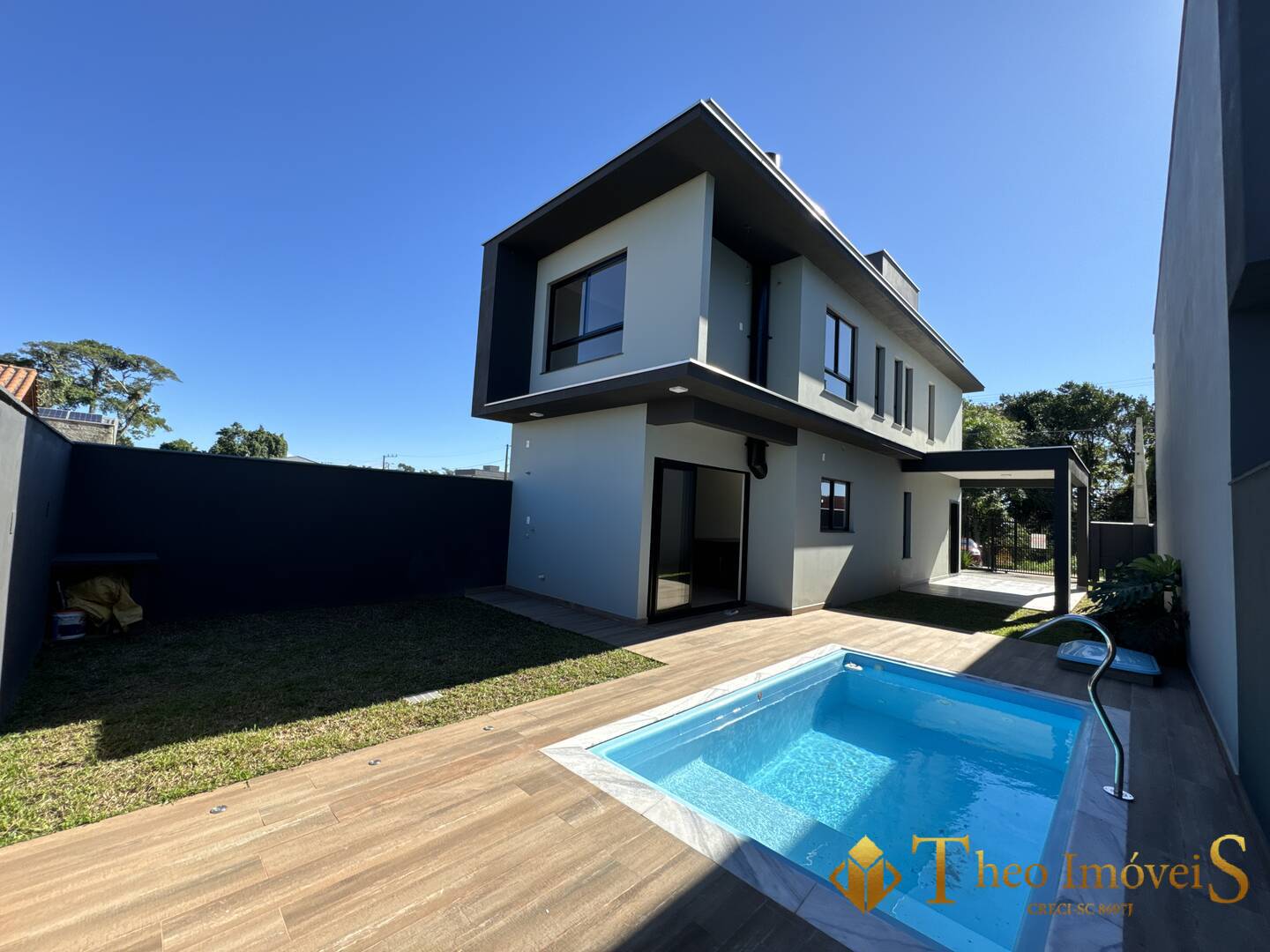 SOBRADO ALTO PADRÃO COM PISCINA EM BARRA VELHA SC